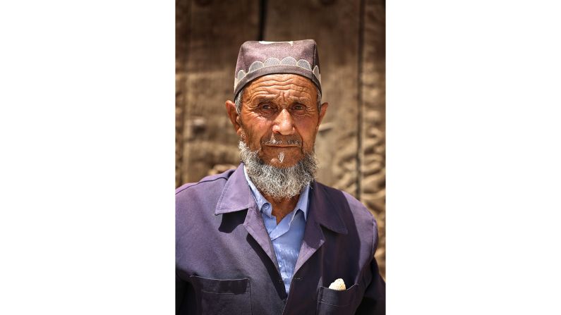 <strong>Uzbek man -- Bukhara, Uzbekistan: "</strong>My main exhibition goal [...] is to hold an exhibition at the UN headquarters in New York," he says. 