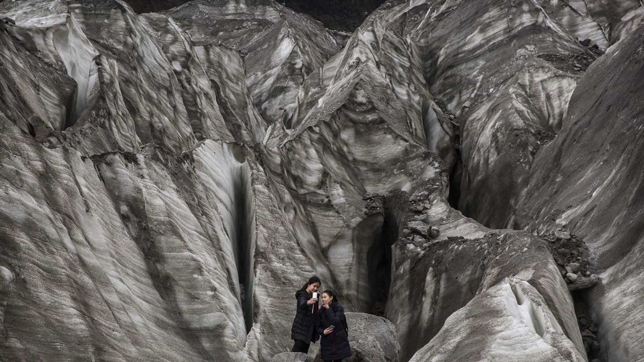 <strong>Hailuogou Glacier National Park, Sichuan: </strong> Morning is the best time to see Sichuan's magnificent glacier, which drives through woodlands, cliffs, peaks and gullies.