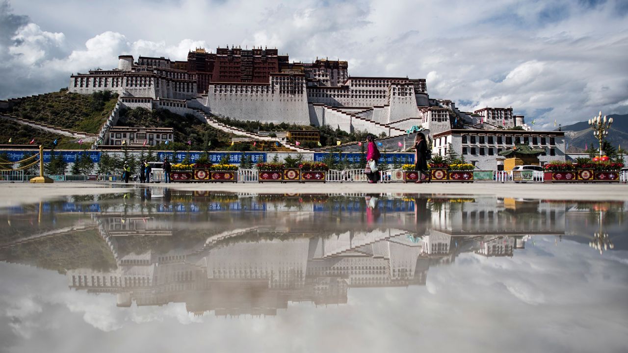 <strong>Potala Palace, Tibet: </strong>Standing 3,700 meters above sea level, the former winter home of the Dalai Lama is the highest palace on the planet. It's now a state museum.