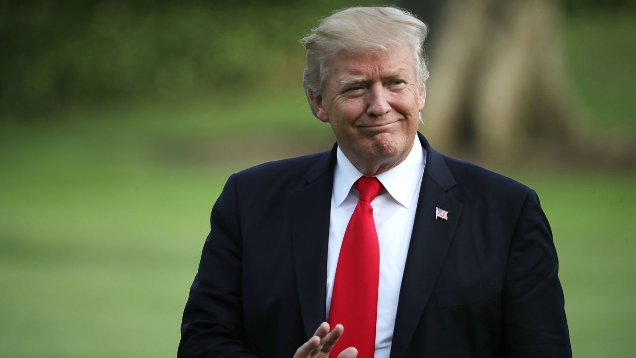 WASHINGTON, DC :  U.S. President Donald Trump walks across the South Lawn after returning to the White House August 30, 2017 in Washington, DC. Trump traveled to Springfield, Missouri, to participate in a tax reform kickoff event, according to the White House. (Chip Somodevilla/Getty Images)