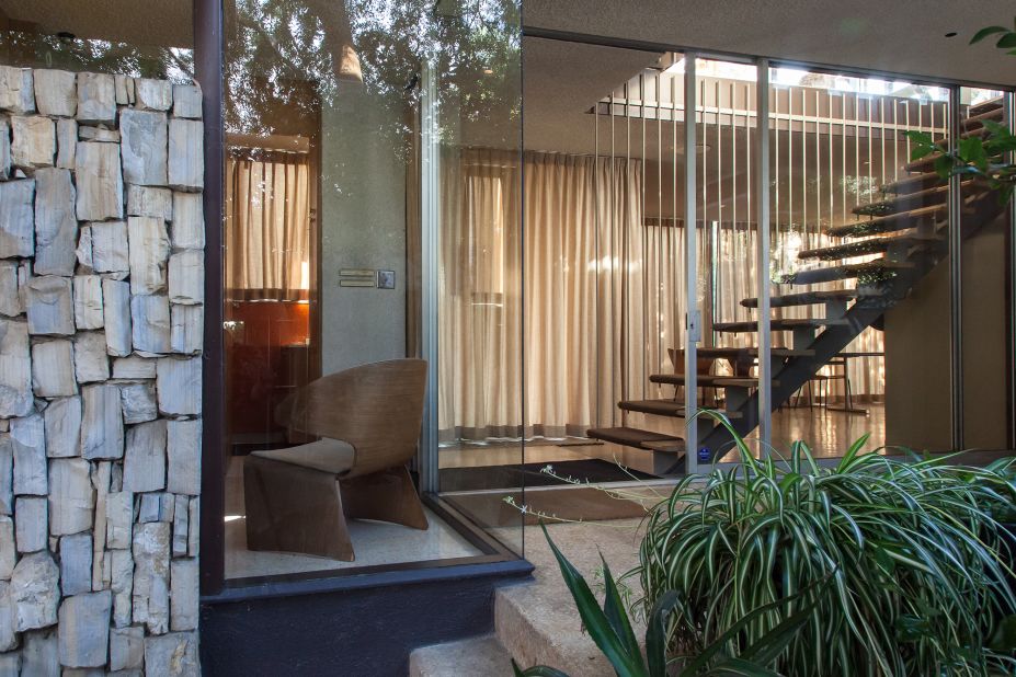 The Neutra VDL Research House was designed by Richard Neutra in the early 1930s. After a 1963 fire destroyed it, Neutra's son and partner Dion redesigned the home alongside his father.