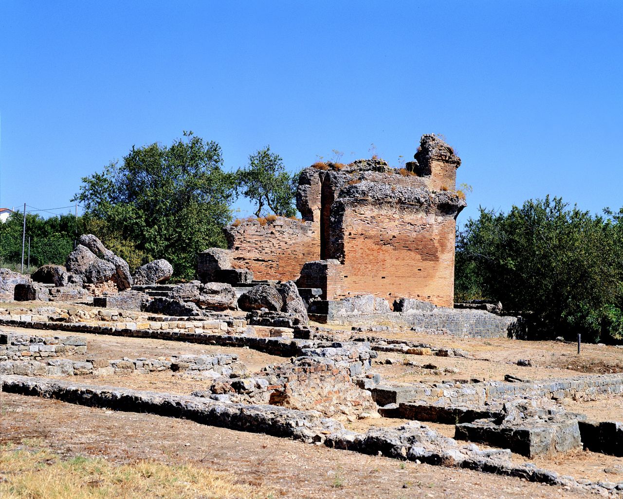 <strong>Roman remains: </strong>Milreu is the ruins of a vast Roman villa complex featuring a temple and bathing chambers set in beautiful countryside near Estói north of Faro. 