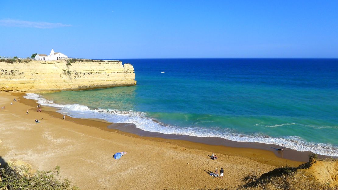 Praia Nova is separated from Praia da Nossa da Senhora by a chapel on a narrow promontory.