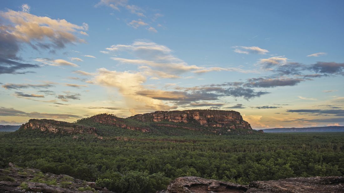<strong>Nawurlandja Lookout: </strong>A short but steep climb takes visitors to Nawurlandja Lookout, where they're rewarded with views across Anbangbang Billabong to Nourlangie Rock.