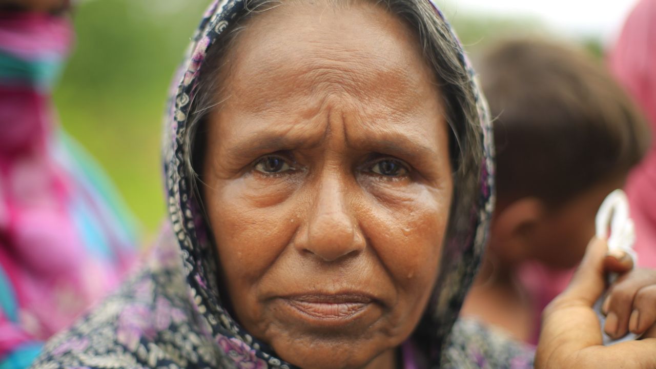Rohingya refugee Ramiza Begum fled to Bangladesh with her family, leaving everything behind in Myanmar. She tells CNN her house was burned down.