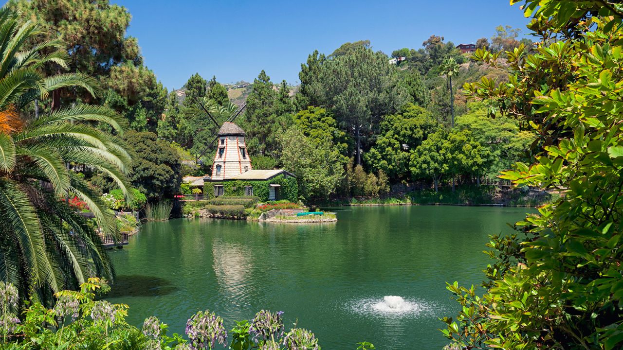 The Self-Realization Fellowship Lake Shrine is the spiritual opposite of the Sunset Strip.