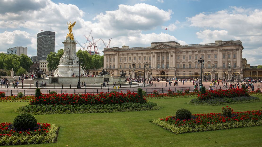 Buckingham Palace has 775 rooms including 19 State rooms, 52 Royal and guest bedrooms and 78 bathrooms.