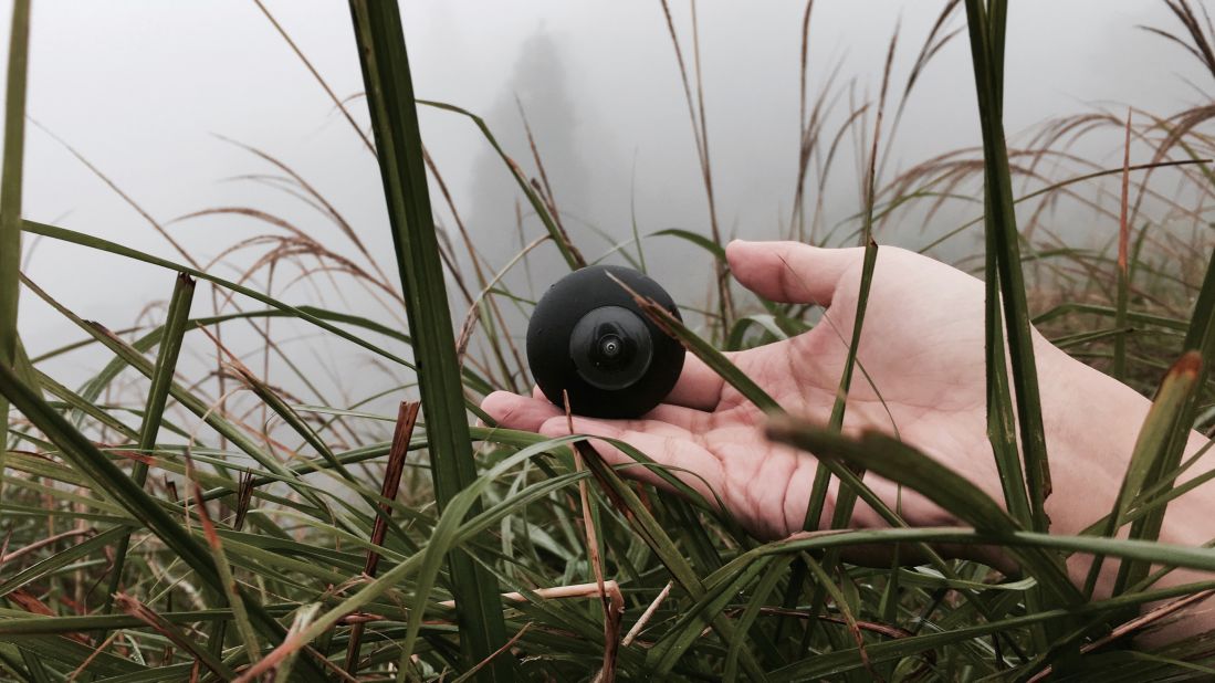 Just six centimeters in diameter, the Luna 360° camera creates spherical panoramas, and comes with an in-built gyroscope that acts as a stabilizer. (Luna © 2016 Fon Chiang)