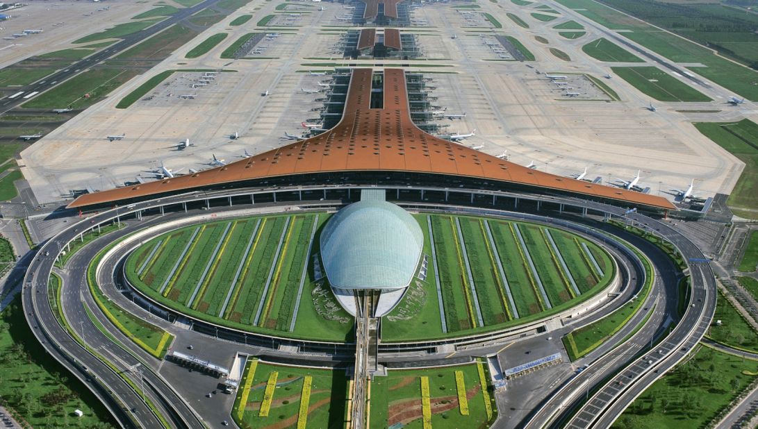 One of the world's best-known architects, Norman Foster has taken on a number of projects in China, including the China Resources University in Shenzhen and Terminal 3 of Beijing Capital International Airport.