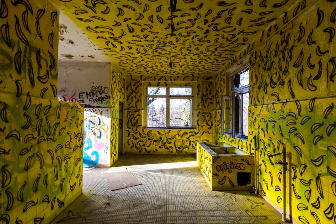 <strong>Abandoned Berlin -- Children's hospital in Weissensee:</strong> Breaking into an abandoned building isn't always easy. "It really depends on the place," says Fahey. This former children's hospital in Weissensee has become a canvas for the city's street artists.