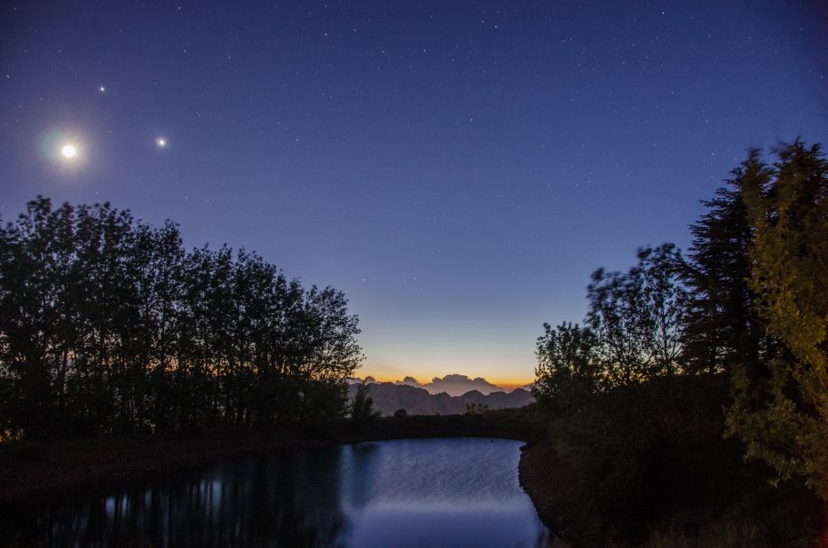 Venus, Jupiter and the moon are photographed.