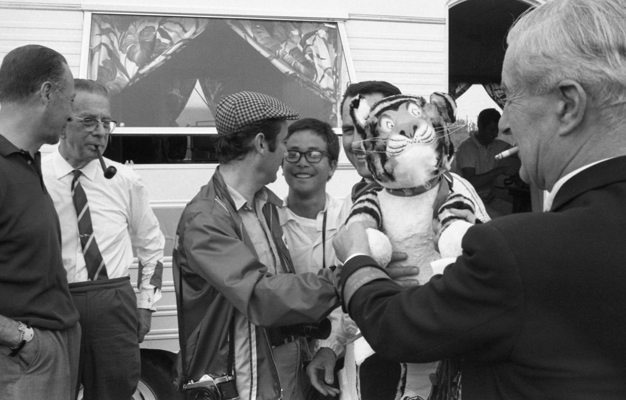 Joe Honda (center) with the President of the International Racing Press Association Bernard Cahier (center left) and Jack Brabham, the winner of the French Grand Prix, 1967.