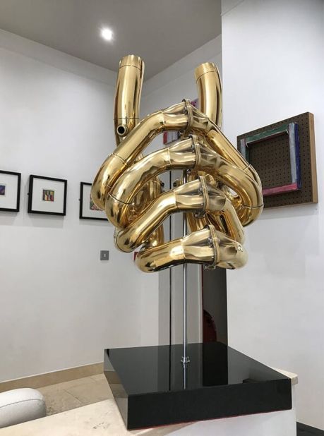In traditional sterling, the piece by artist Mike O'Connor would be expected to fetch between £25,000 and £30,000 (between $32,000 and $38,000). 