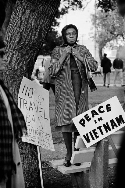 Anti-war protest in Oakland, California (1965) 