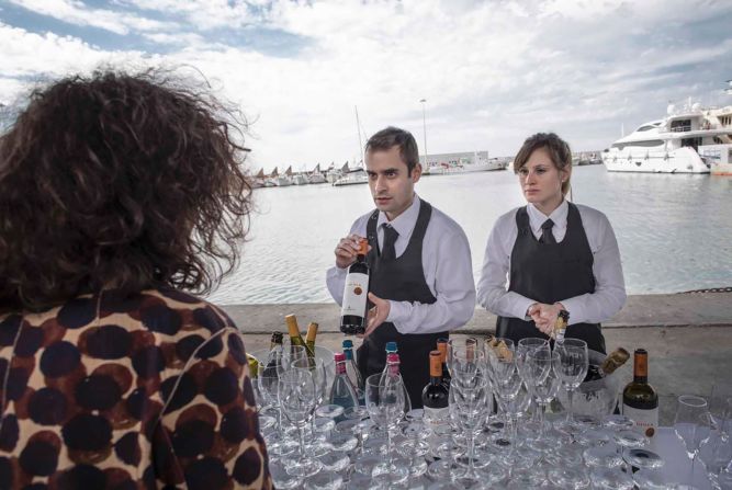 After the unveiling, guests enjoyed a cocktail reception on the docks outside of Rossinavi headquarters.