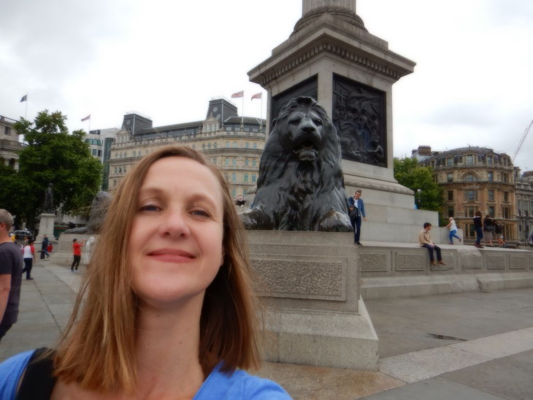 <strong>Selfie: </strong>Because there's no selfie mirror, it's hard to compose a selfie on the Nikon. The result here was that the camera focused on the lion statue, producing an inadvertent skin-smoothing effect on the main subject.
