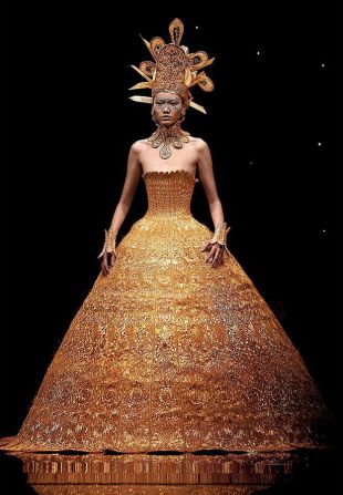 This beaming golden dress was featured inside the Metropolitan Museum of Art's <a href="index.php?page=&url=http%3A%2F%2Fwww.metmuseum.org%2Fexhibitions%2Flistings%2F2015%2Fchina-through-the-looking-glass" target="_blank" target="_blank">"China: Through the Looking Glass"</a> exhibition in 2015. 