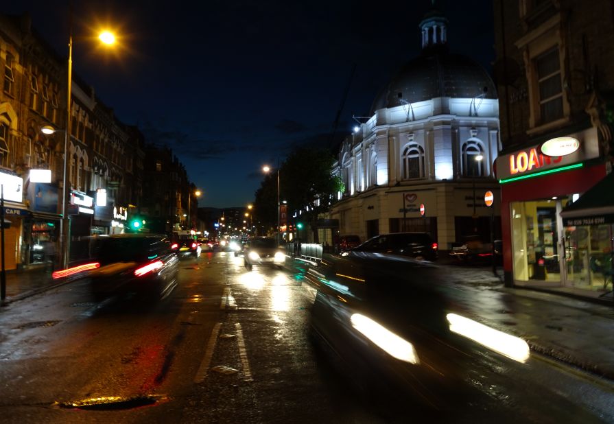 <strong>Night cityscape: </strong>The automatic night scene shot using the Night Scene mode was impressive. It was possible to handhold the camera to get a sharp background and streaky lights from the passing cars.