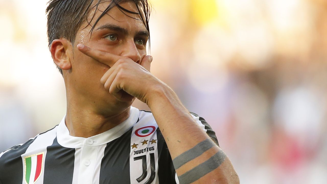 Juventus' Argentinian forward Paulo Dybala  celebrates after scoring during a goal  during the Italian Serie A football match Juventus vs Cagliari on August 19, 2017 at the Allianz Stadium in Turin. / AFP PHOTO / Marco BERTORELLO        (Photo credit should read MARCO BERTORELLO/AFP/Getty Images)