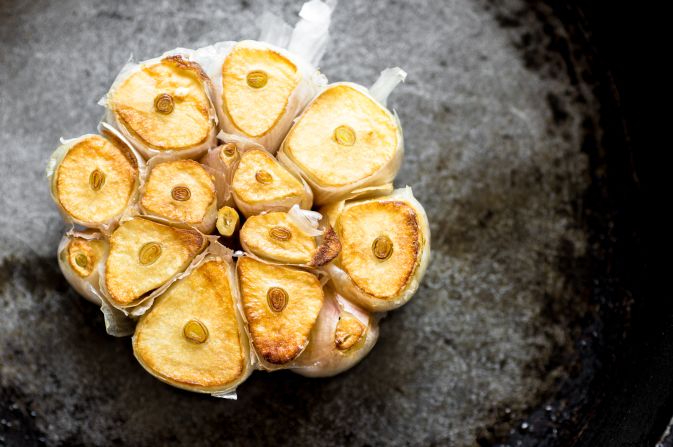 This head of garlic, when sliced across the top, bears a striking resemblance to the lotus pod, a notorious trigger.