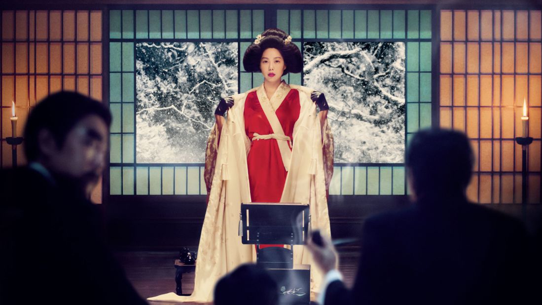 Director Park Chan-wook's new erotic thriller "The Handmaiden" takes place in 1930s South Korea, when the country was heavily influenced by its Japanese colonizers. 