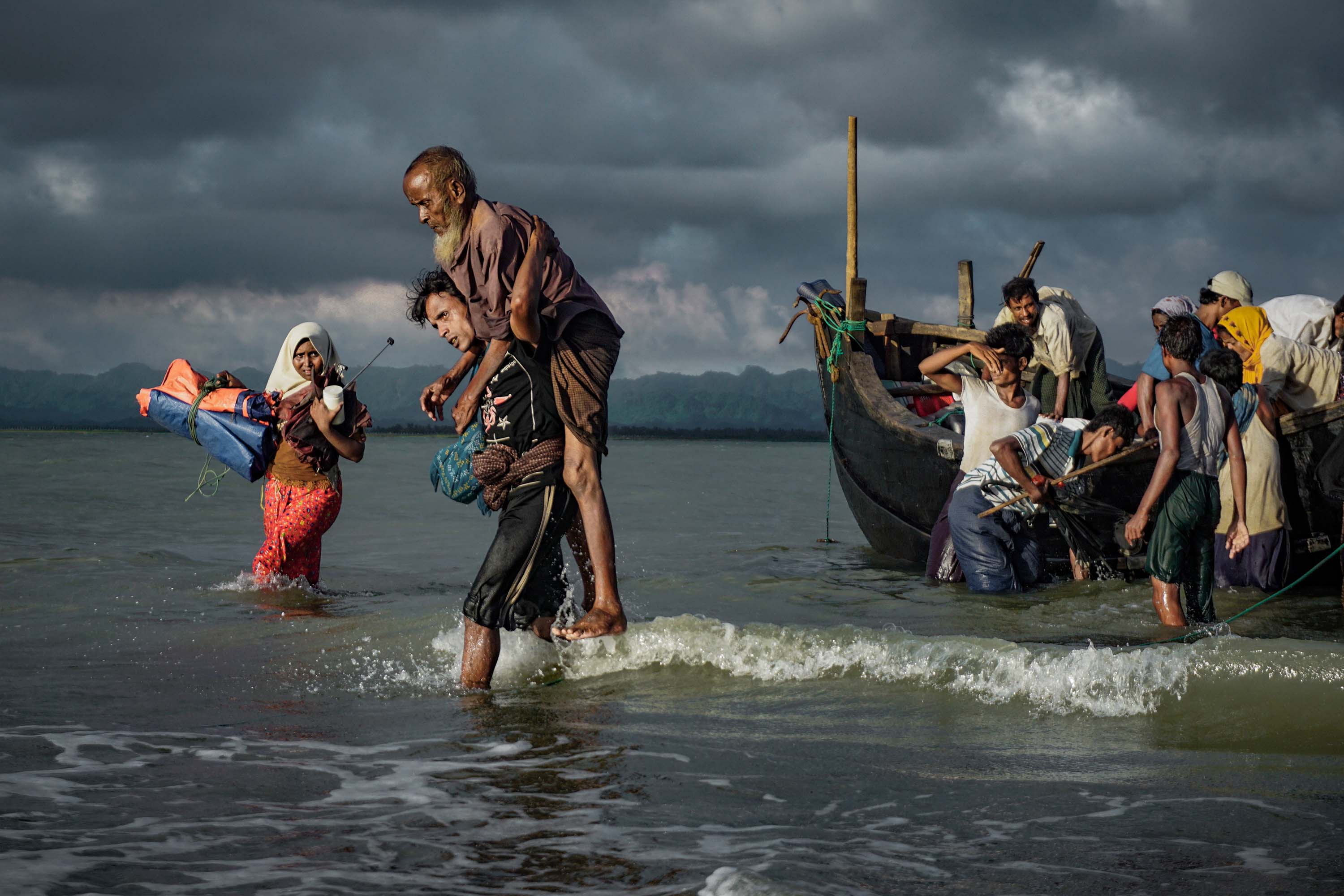 Premium Photo  Rohingya refugee are fishing and throw fishing net