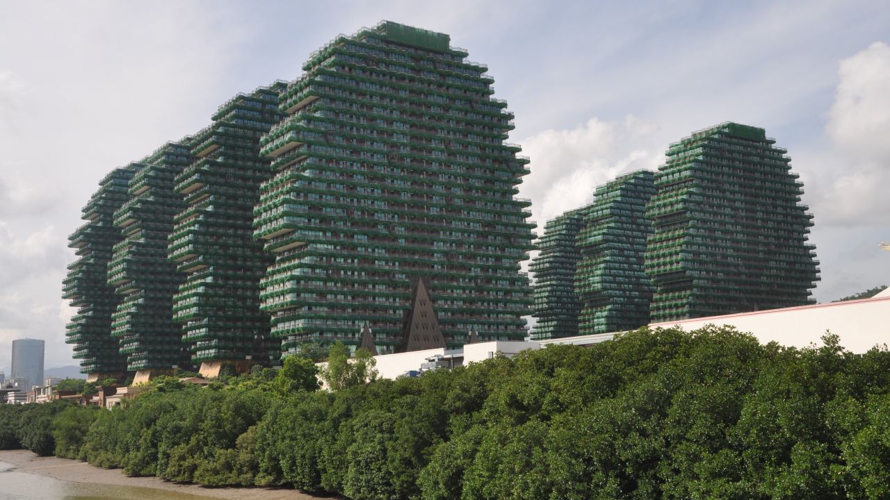 Beauty Crown Hotel in Sanya features nine enormous tree-like structures, holding dozens of hotel rooms.