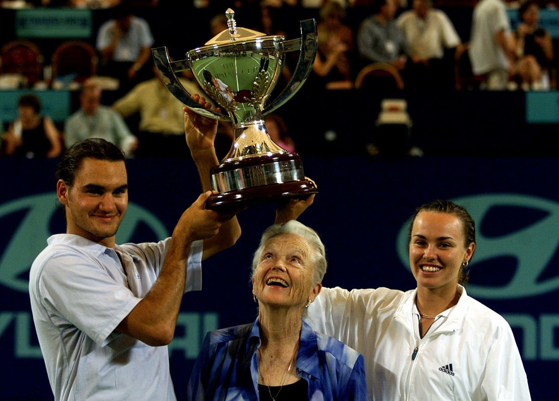 Roger Federer and Martina Hingis pose with the 2001 Hopman Cup trophy. 