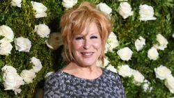 Bette Midler attends the 2017 Tony Awards - Red Carpet at Radio City Music Hall on June 11, 2017 in New York City.  / AFP PHOTO / ANGELA WEISS        (Photo credit should read ANGELA WEISS/AFP/Getty Images)