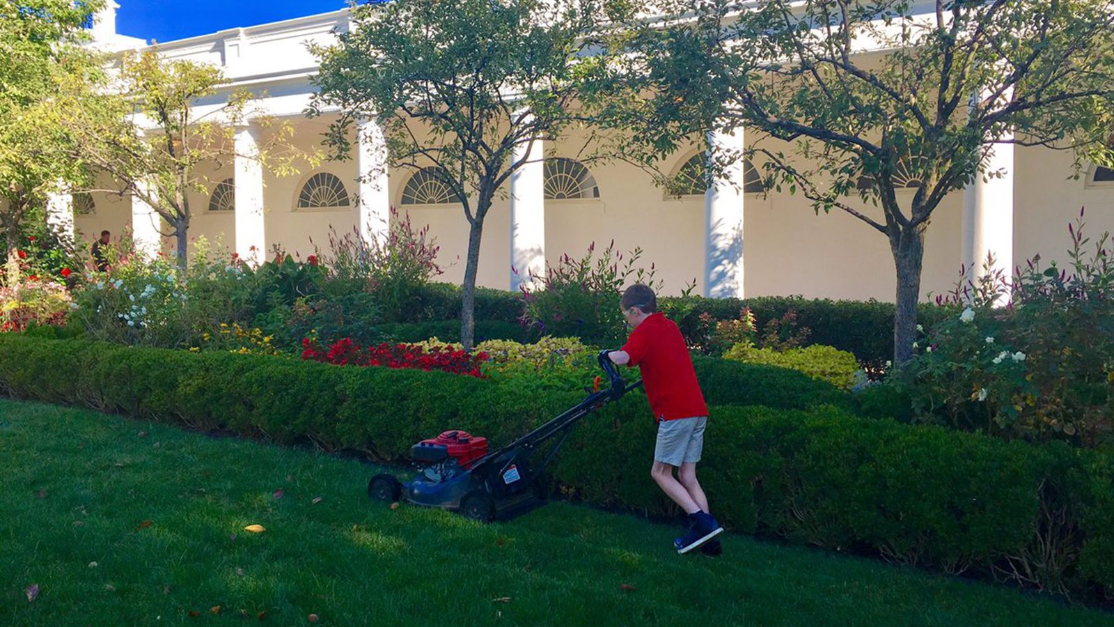 Boy fulfills wish to mow White House lawn
