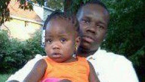 Anthony Lamar Smith holding his daughter, Autumn. 