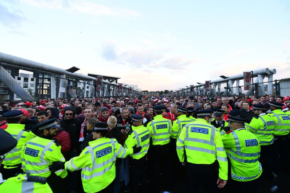 Despite a large police presence, thousands of Arsenal and Cologne fans mingled amicably throughout the evening.