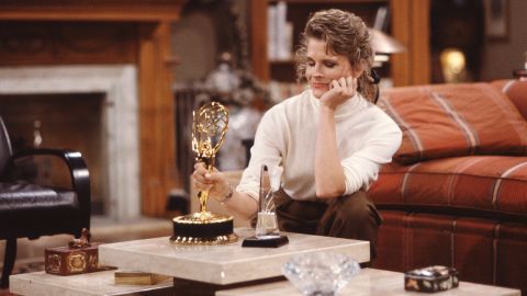 Candice Bergen as Murphy Brown with an Emmy award. January 1, 1989. (Photo by CBS via Getty Images)