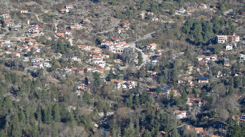 The town was founded by Helmut Cabjolsky, a Berliner who was working as a civil engineer for Siemens when he was transferred to Buenos Aires in 1932. He and his family yearned for the mountains of home. 