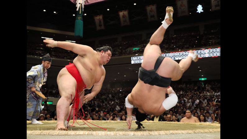 Onosho throws Harumafuji during the Grand Sumo Autumn Tournament in Tokyo on Thursday, September 14.