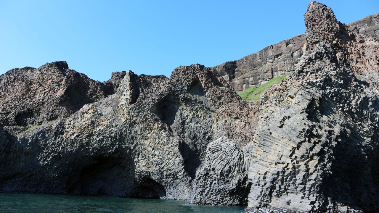 Through the arches is an almost alien landscape of deformed rock.