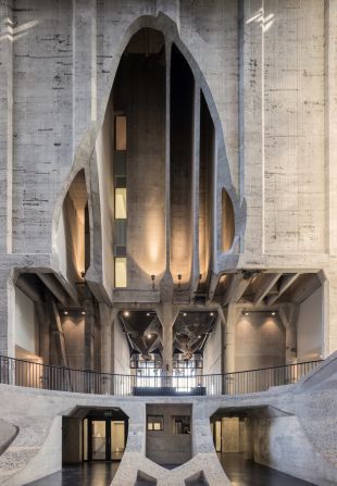 "Our role as the designer was to turn this into a place that has 80 galleries," explained Heatherwick. The museum is located inside a former grain silo in Cape Town, South Africa. 