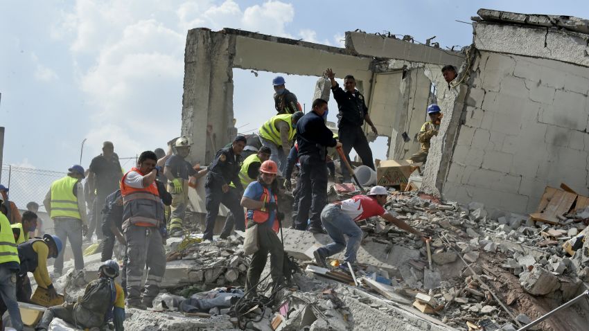 Rescuers work survivors amid the rubble of a collapsed building after a powerful quake in Mexico City on September 19, 2017.
A powerful earthquake shook Mexico City on Tuesday, causing panic among the megalopolis' 20 million inhabitants on the 32nd anniversary of a devastating 1985 quake. The US Geological Survey put the quake's magnitude at 7.1 while Mexico's Seismological Institute said it measured 6.8 on its scale. The institute said the quake's epicenter was seven kilometers west of Chiautla de Tapia, in the neighboring state of Puebla.
 / AFP PHOTO / Alfredo ESTRELLA        (Photo credit should read ALFREDO ESTRELLA/AFP/Getty Images)
