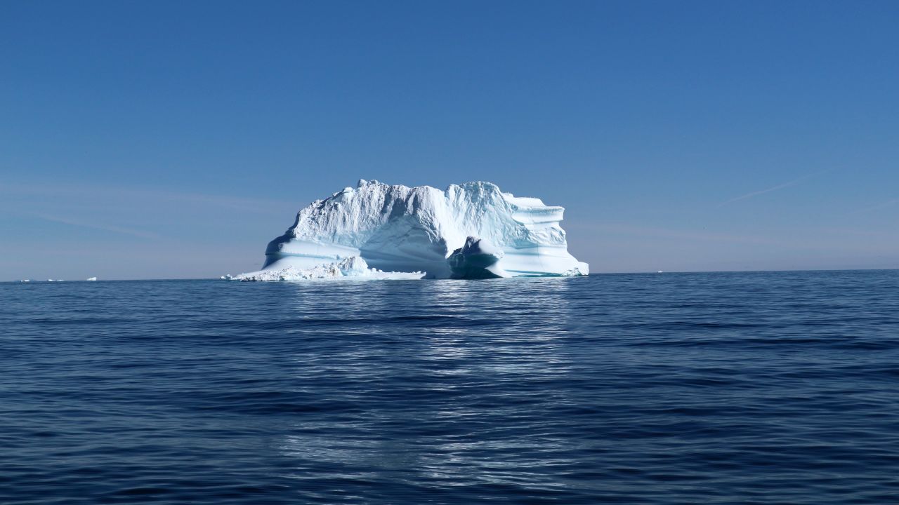 From the valley, visitors can see massive icebergs floating by only about 150 feet from shore. 