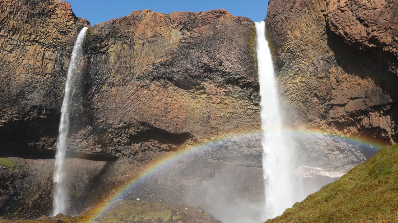 When the sun hits the waterfalls just right, they produce an amazing rainbow. 