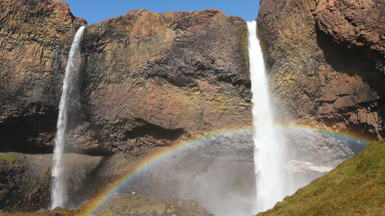 When the sun hits the waterfalls just right, they produce an amazing rainbow.