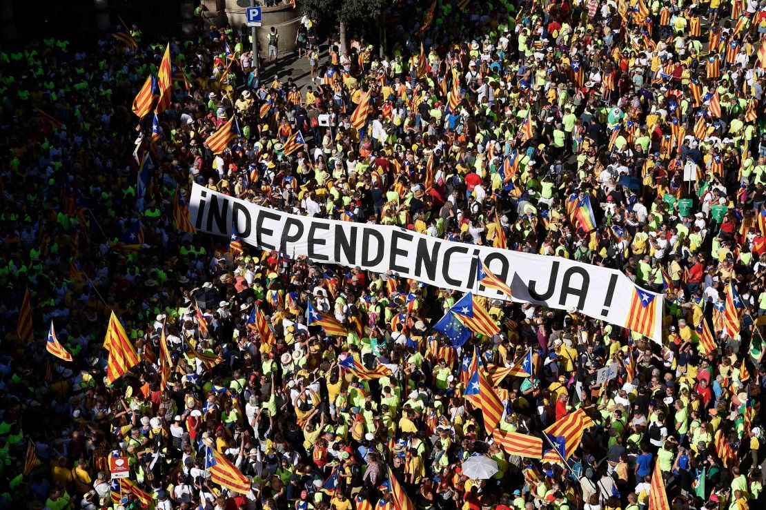 A banner reads "Independence now!" at a rally on September 11, 2017, in Barcelona during National Day celebrations.