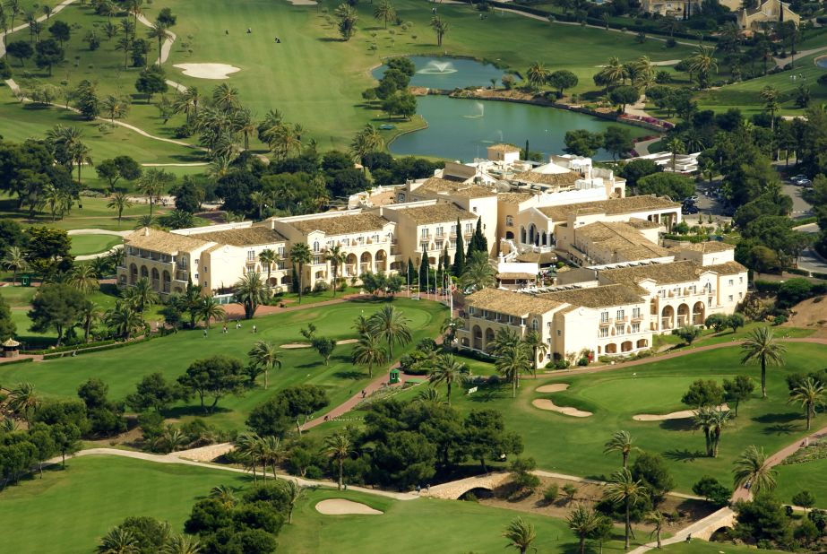It's all about the golf at <strong>La Manga</strong> in southern Spain with facilities including three 18-hole courses, a 9-hole academy course and a golf training center.