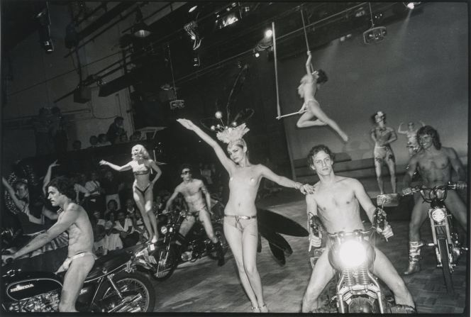 Parisian cabaret producer Peter Jackson staged an elaborate performance featuring 30 mopeds. 