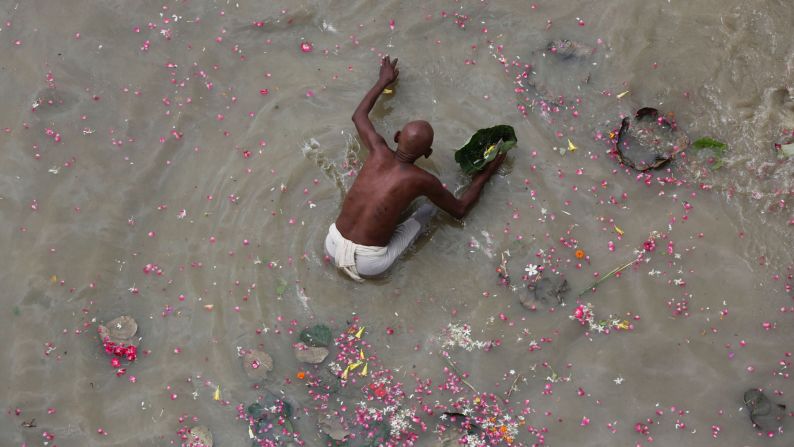 <strong>Phaphamau, India:</strong> In September, a Hindu devotee performs Pind Daan rituals for the soul of ancestors in the river Ganges at Phaphamau in Allahabad, India. 