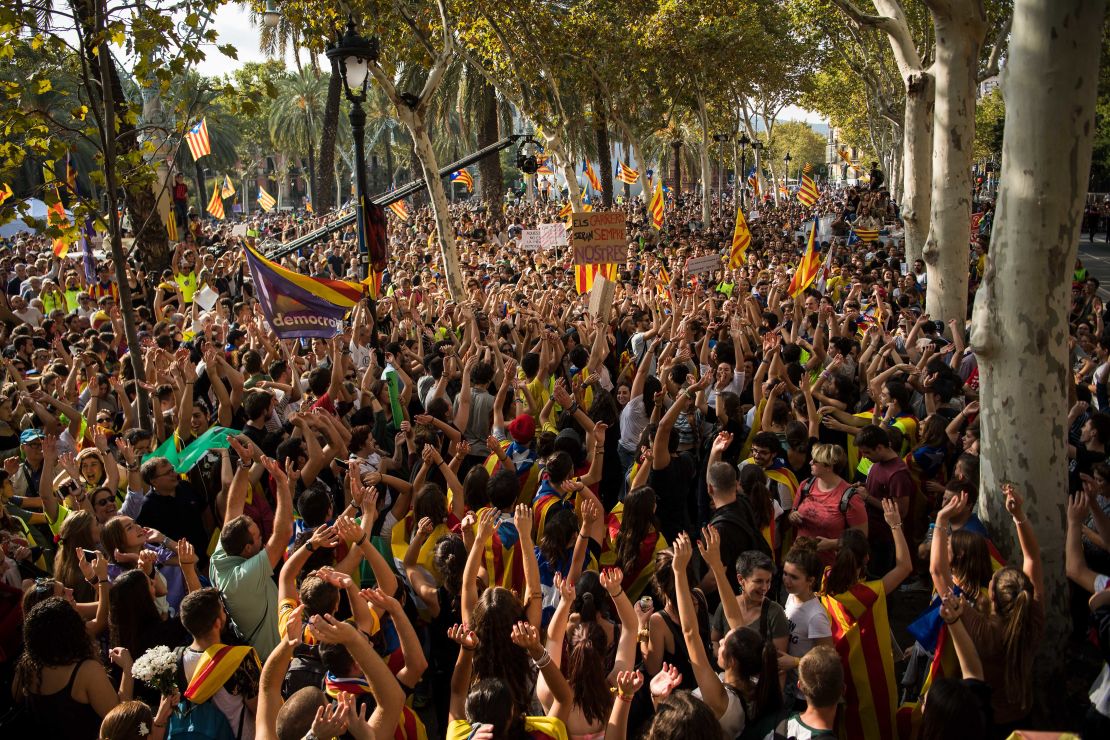 Separatist supporters demonstrate in front of the Catalan high court building on Thursday in Barcelona.