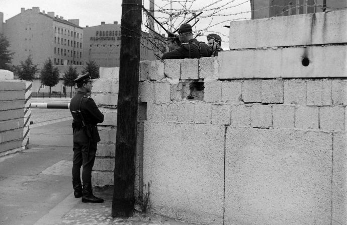 <strong>Camaraderie at the Wall, Chausseestrasse, East Berlin, August 27, 1962</strong>: One of Hailstone's most striking photographs depicts camaraderie between border guards at the Berlin Wall -- a risky shot to take. "Well of course I was standing technically in the West, so they couldn't really do anything about that," he says.