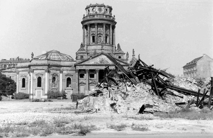 <strong>Gendarmenmarkt, September 11, 1959</strong>: Hailstone's images depict the contrast between the East and the West. "When I first arrived in West Berlin, before they built the Berlin Wall, it was really like most western cities," recalls Hailstone. "But when I walked into East Berlin, it had almost been left just as the war had left it."