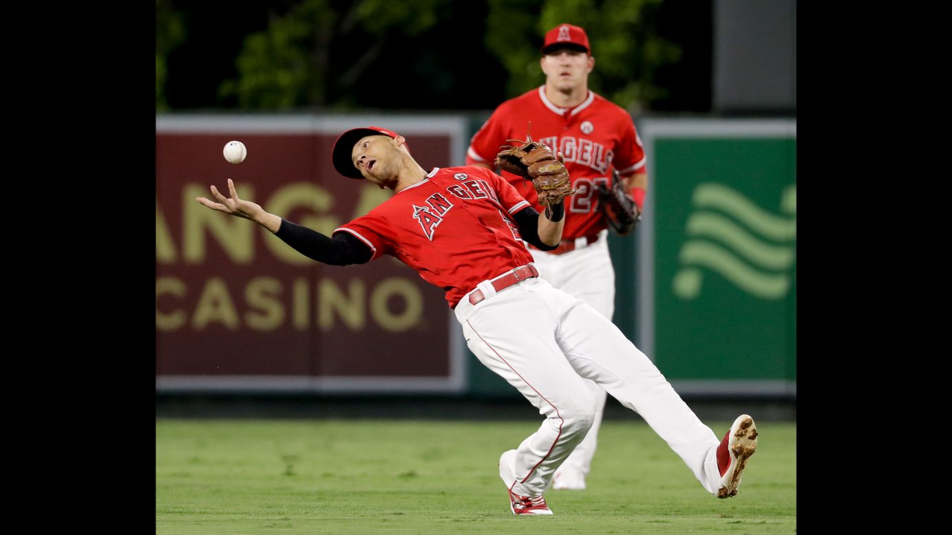 Los Angeles Angels shortstop Andrelton Simmons makes a barehanded catch during a home game against Cleveland on Wednesday, September 20.