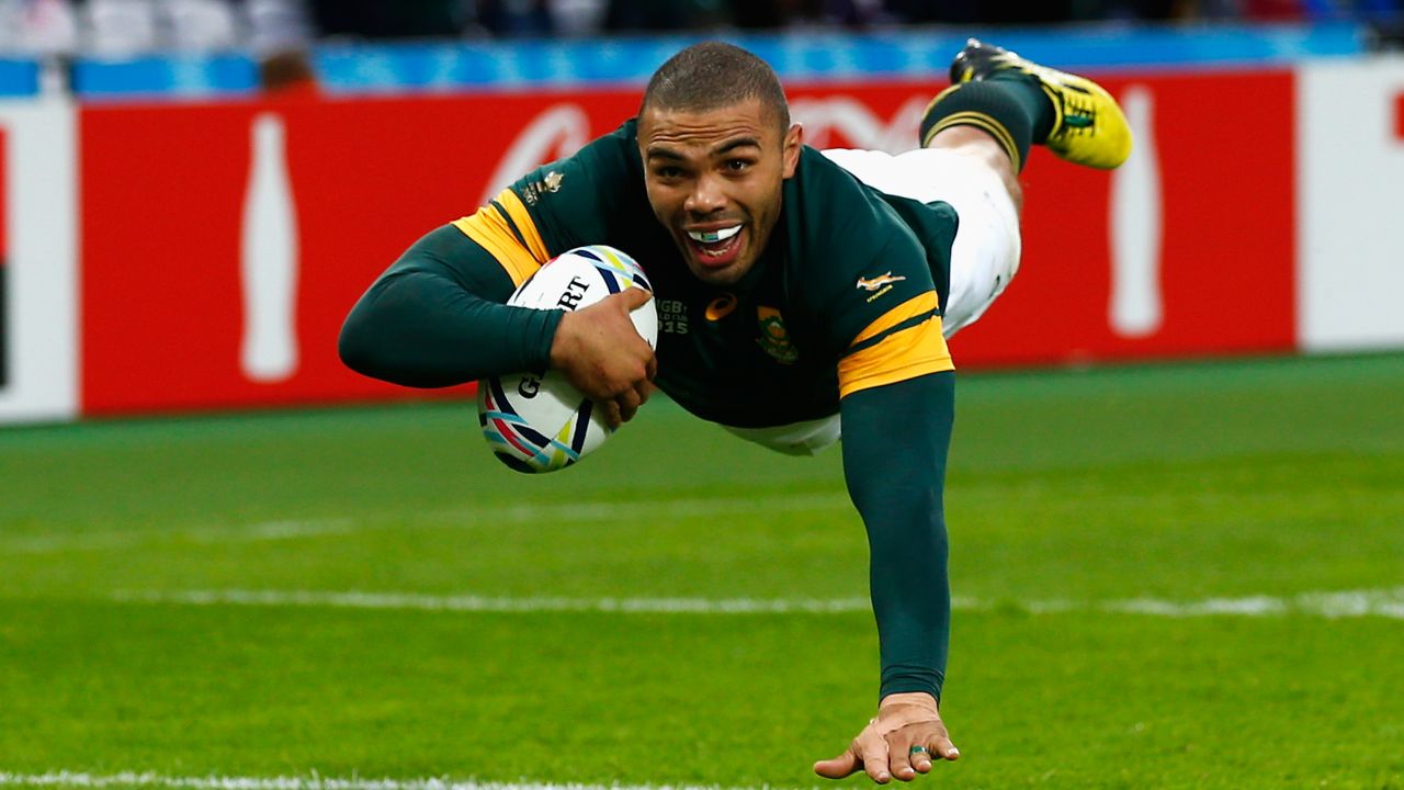 Habana would throw a rugby ball at an elastic net in a frame that returned the ball at a variety of angles and on one particular day caught and threw the ball 118 times in a minute.